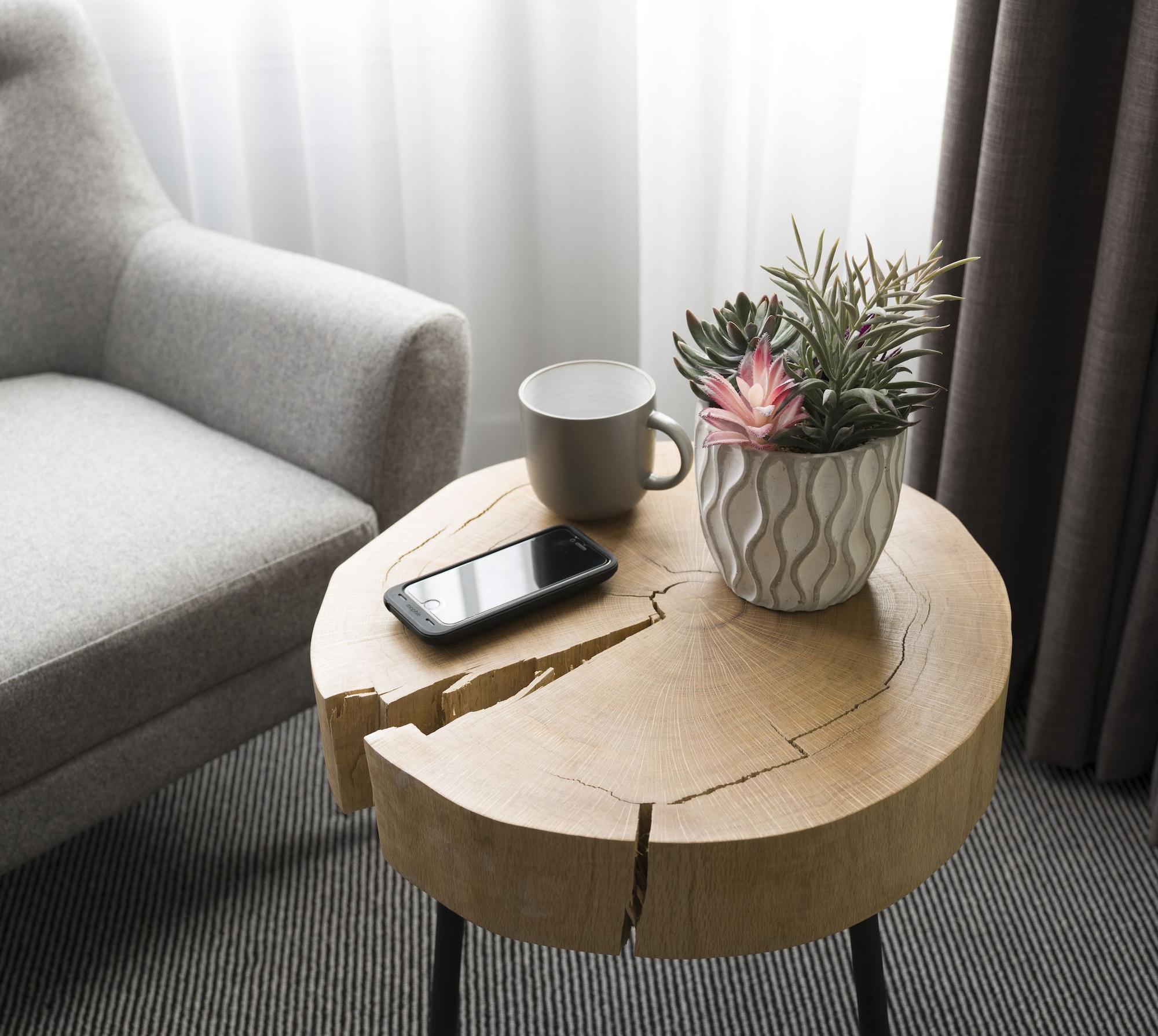 约维克房屋酒店 约克 外观 照片 A side table