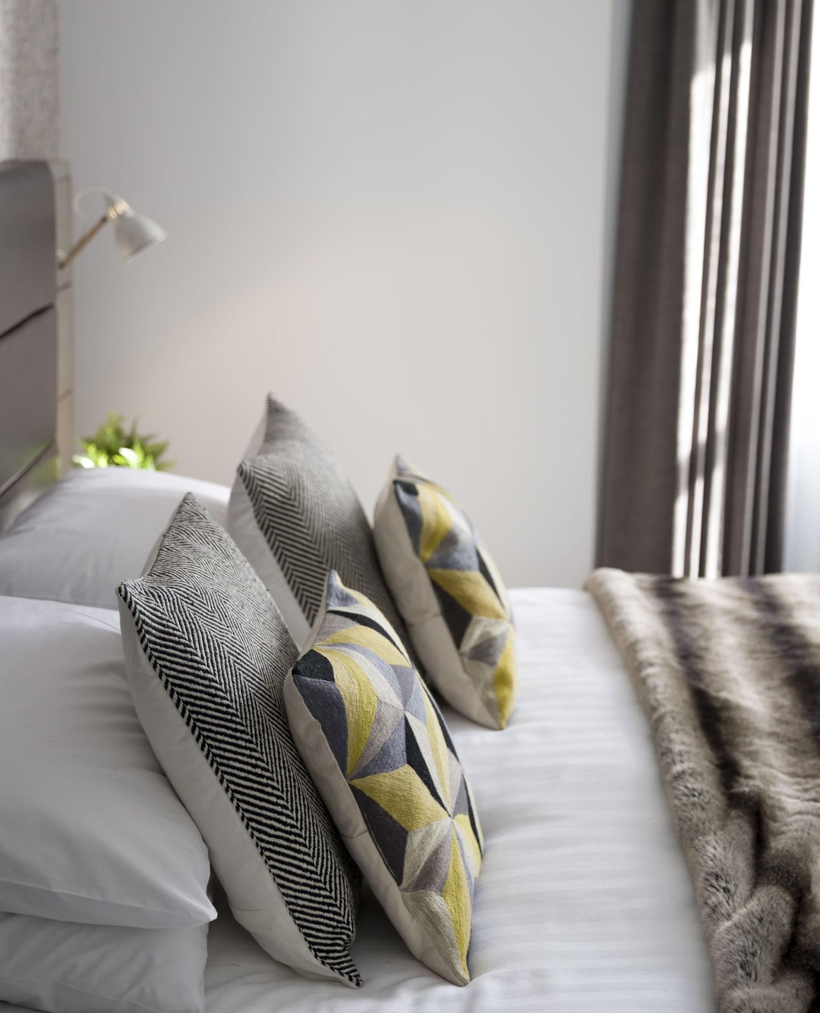 约维克房屋酒店 约克 外观 照片 A bed with cushions