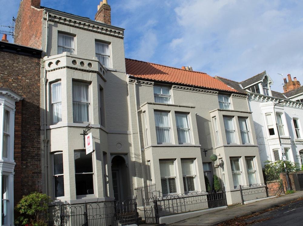 约维克房屋酒店 约克 外观 照片 The former home of the Yorkshire Post