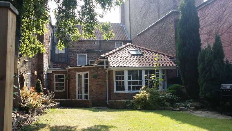 约维克房屋酒店 约克 外观 照片 The former home of the Dutch Open at the 't Zandt in 2015