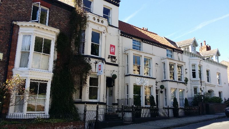 约维克房屋酒店 约克 外观 照片 The former offices of the Yorkshire Post in St Helen's Square, York