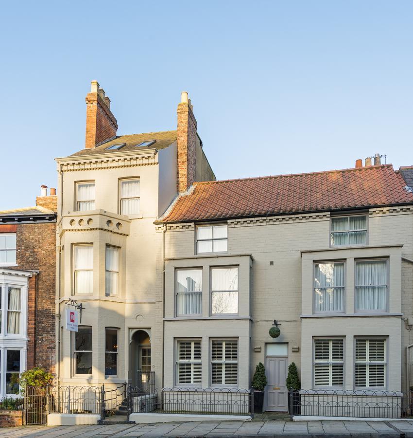 约维克房屋酒店 约克 外观 照片 The former home of the Duke of Grafton at 10 St Mary's Square, Harwich