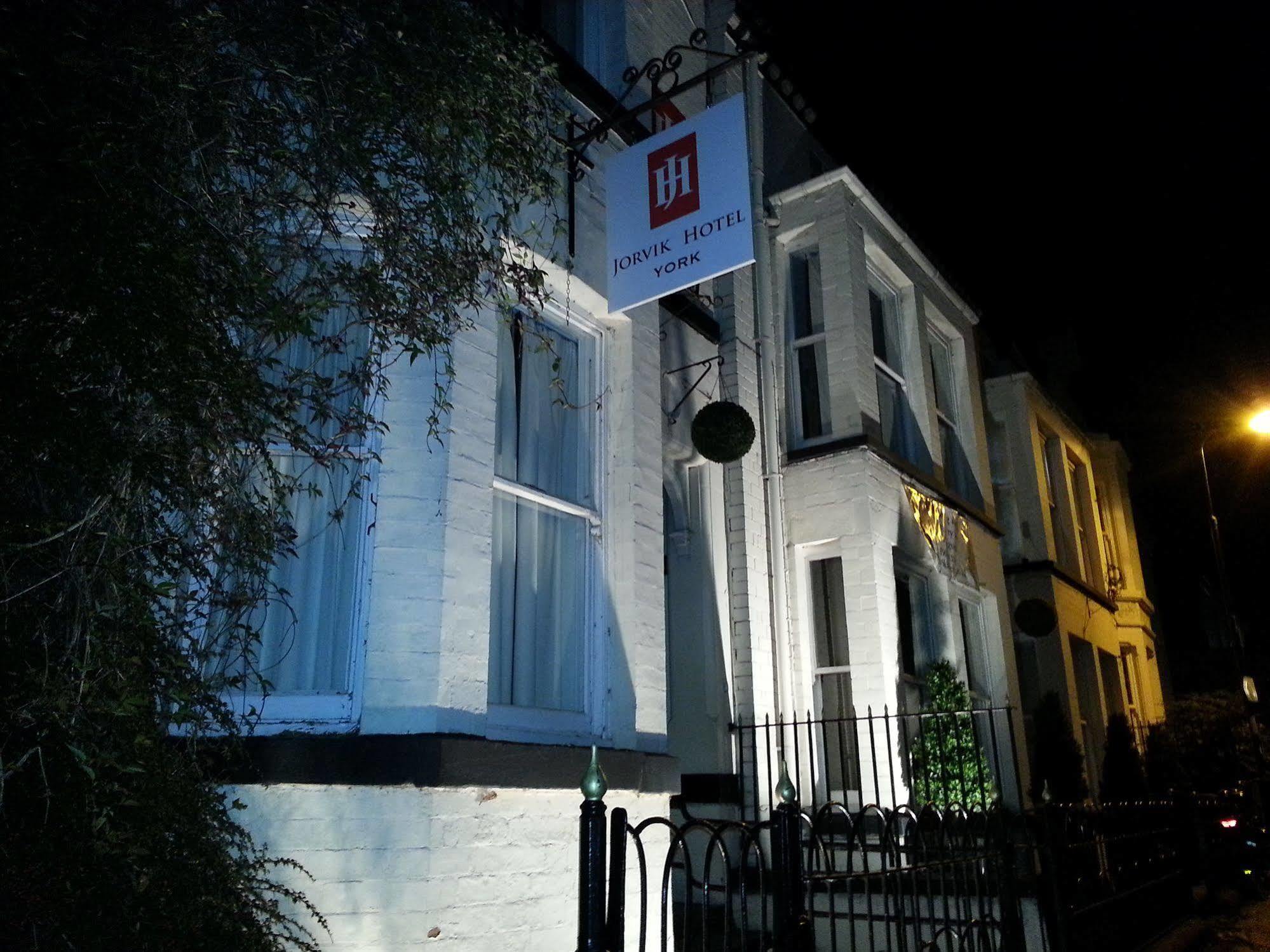 约维克房屋酒店 约克 外观 照片 The hotel at night